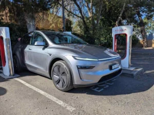 elektrikli-araclarda-devrim-zeekr-1-2-mw-super-sarj-cihaziyla-geliyor